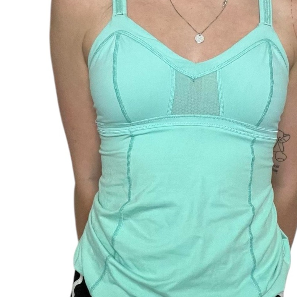 Lululemon size 2-4 S/M Light Up Tank Teal Lycra Performance Top